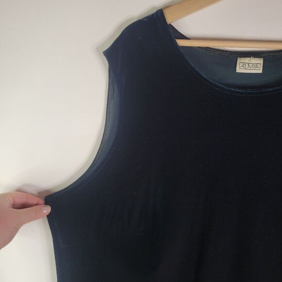 Dark Green Almia Velvet Sleeveless Top - Picture 3 of 10